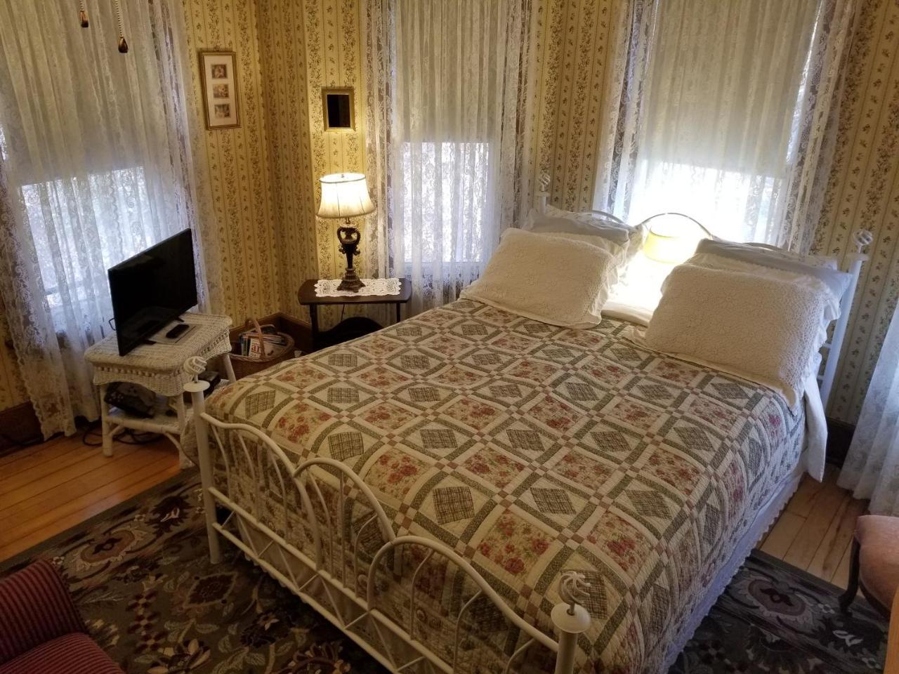 Rose & Thistle Bed & Breakfast Cooperstown Bagian luar foto